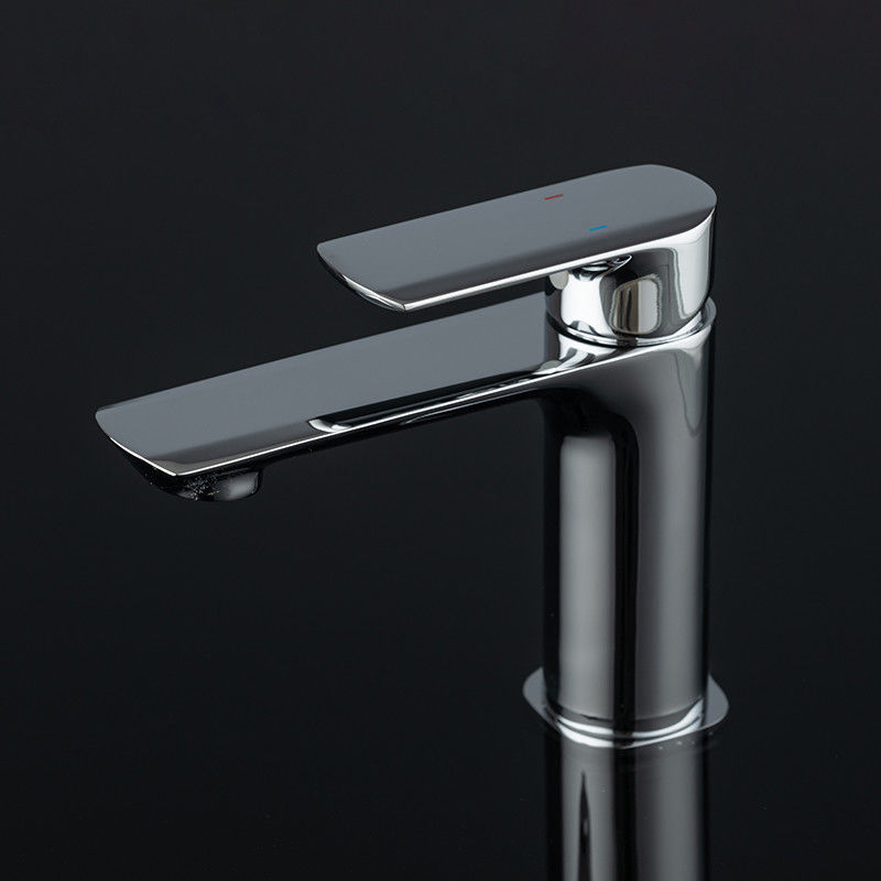 ก๊อกผสมอ่างล้างหน้าแบบหลุมเดี่ยวทองเหลืองทันสมัยใน Chrome Matte Black Gold Grey